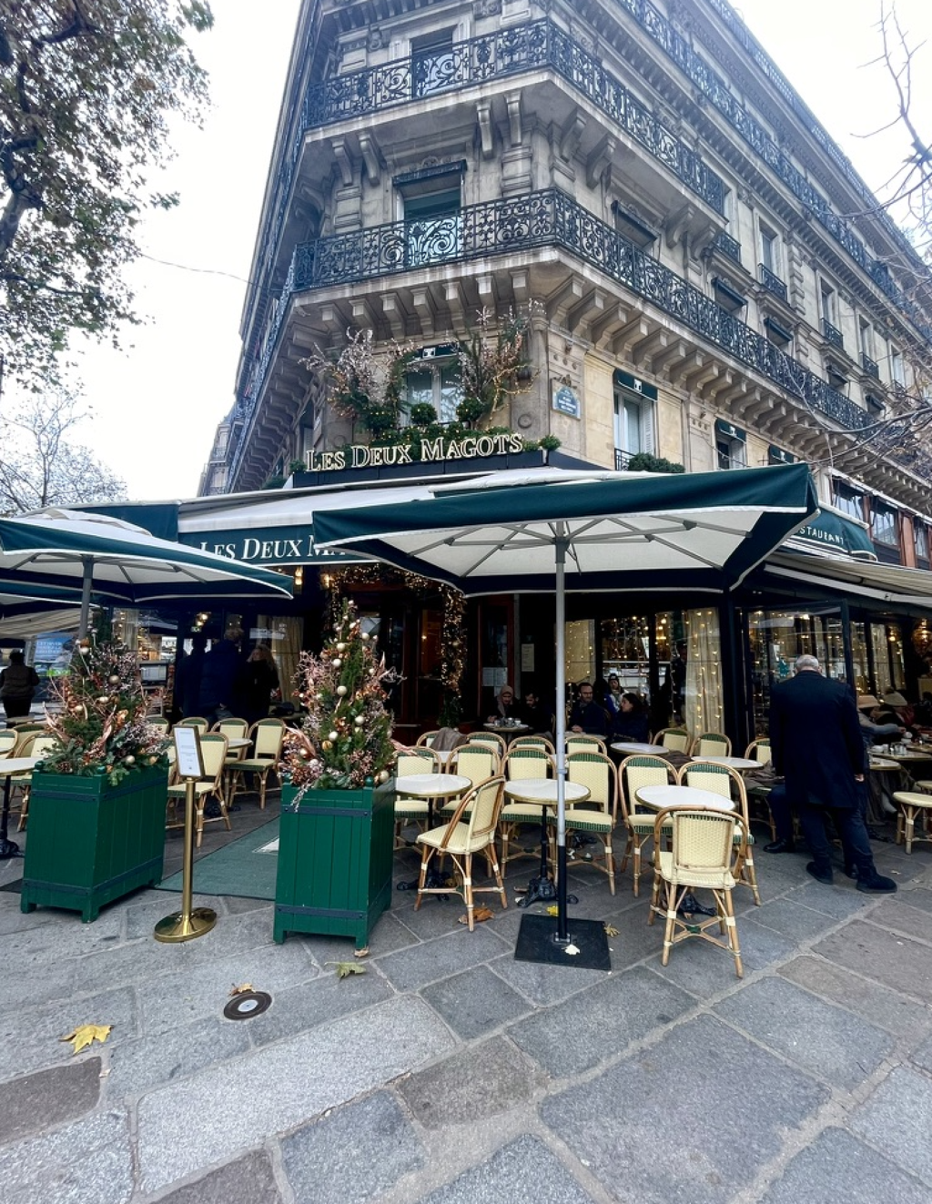 10 Things I Love to Do in Paris During the Holiday Season – s2ep47